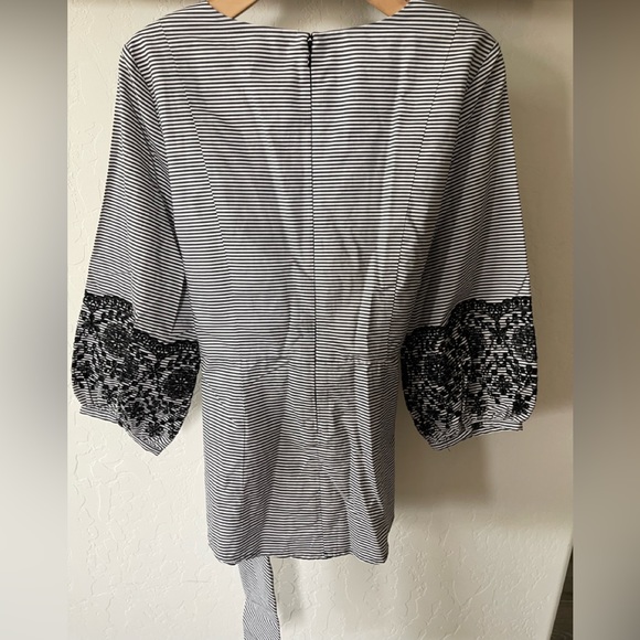 Calvin Klein| Poplin Wrap Top with Embroidered Balloon Sleeve•••+ Tie Waist - Picture 5 of 16